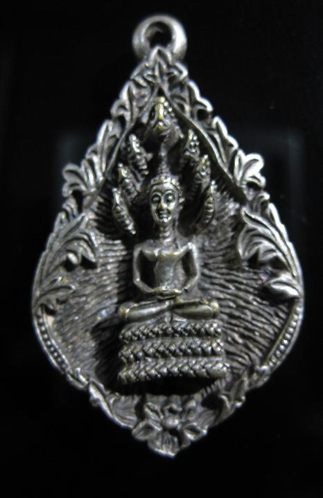 ท่านใดทราบเชิญครับ เนื้อเงินสวยๆครับ