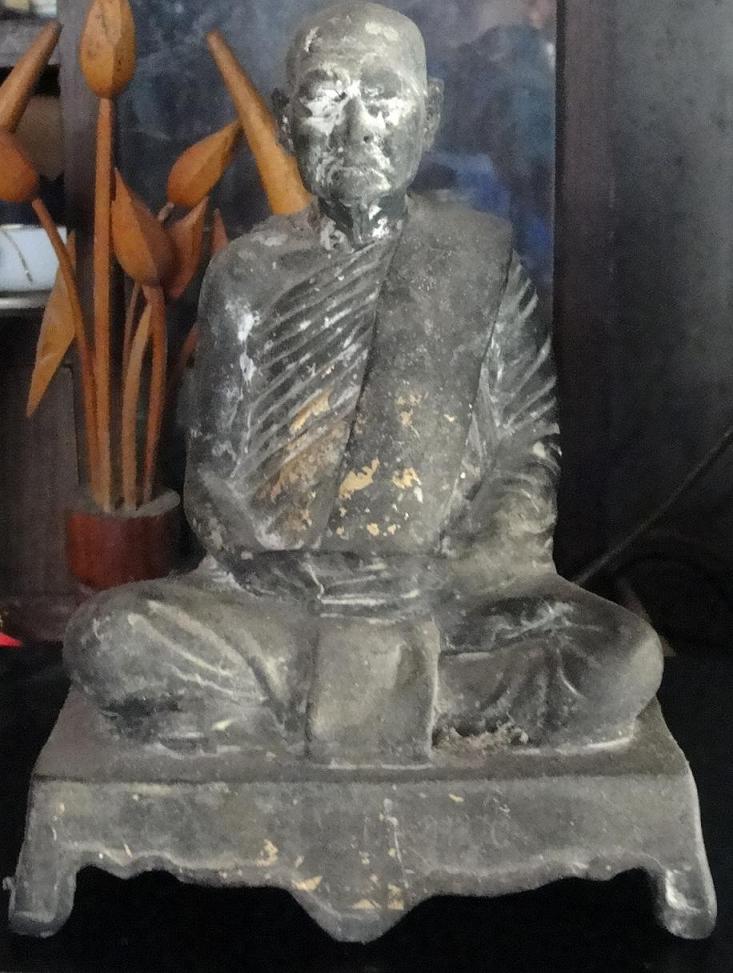 พระอาจารย์ฝั่น หน้าก5นิ้ว