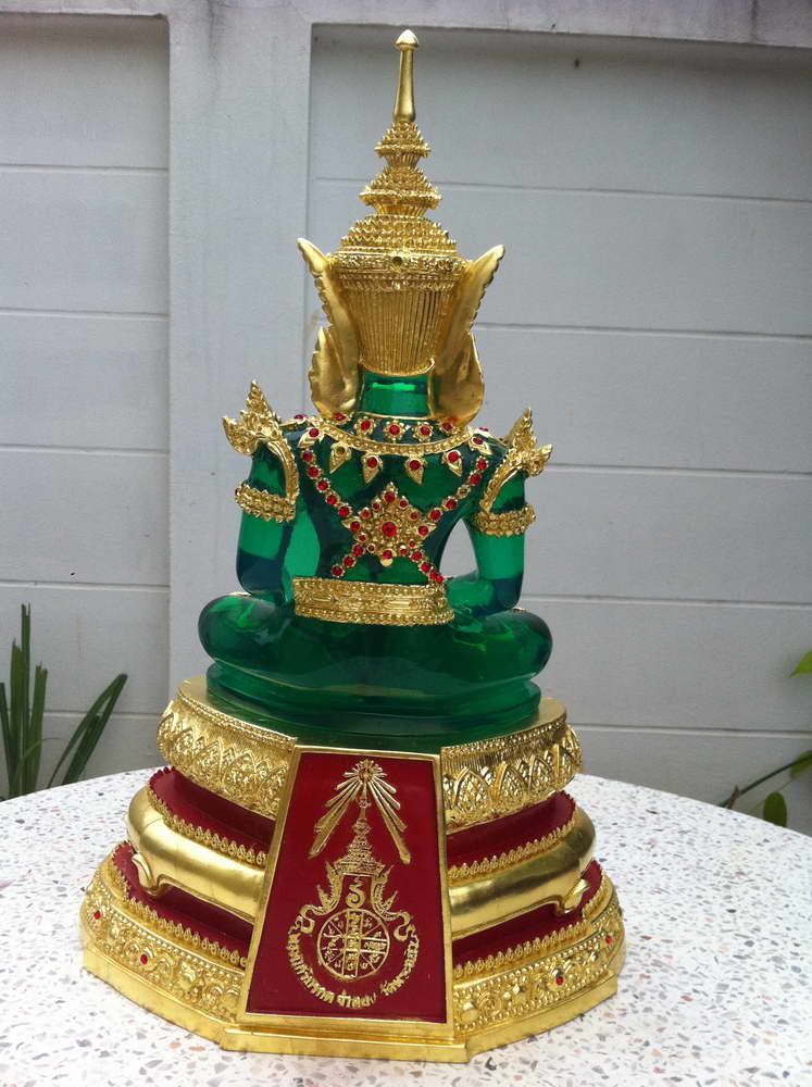 @@@ พระแก้วมรกต ทรงเครื่องฤดูร้อน ปิดทองแท้หน้าตัก9นิ้ว สวย งามมากๆๆๆครับ
