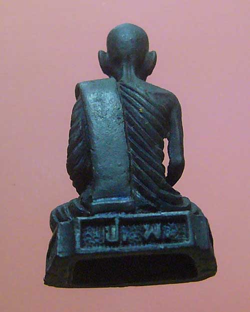รูปเหมือนหลวงปู่โต๊ะ วัดประดู่ฉิมพลี  ยุคหลังครับ ไม่ทราบปี ไม่ทราบรุ่น