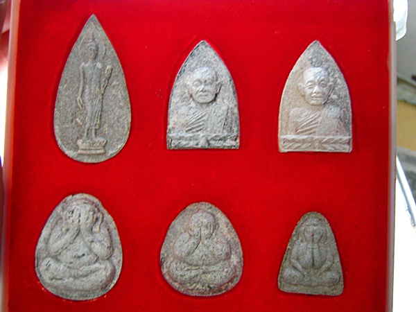 พระกล่องแท้ หลายอง ไม่ทราบออกที่ไหนครับ 100 ฿ รวมส่ง