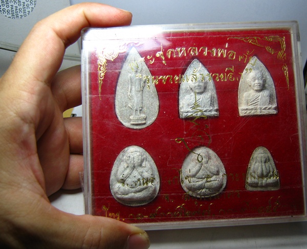 พระกล่องแท้ หลายอง ไม่ทราบออกที่ไหนครับ 100 ฿ รวมส่ง