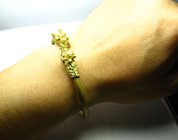 กำไลข้อมือ มังกร ทองเหลือง น่าเกรงขาม 80 ฿ รวมส่ง