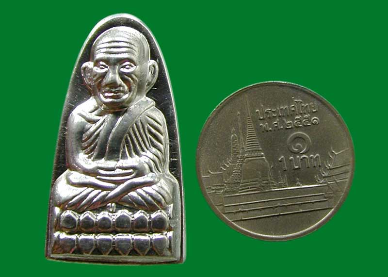 หลวงปู่ทวดหลังหนังสือเล็กเนื้อดีบุก มีเฉพาะชุดกรรมการ รุ่นเสาร์๕ มหาสิทธิโชค ......เคาะแรก