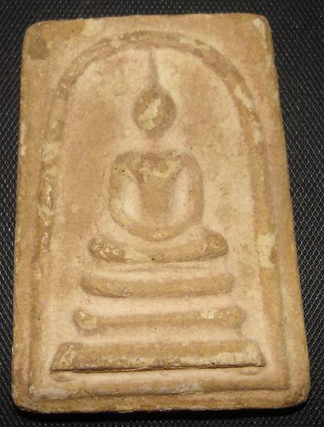 วัดใจ...สมเด็จกรุ ขุนอินทประมูล พิมพ์พระประธาน ฐานหนุน (มีเส้นผ้าทิพย์)เคาะเดียวแดง . . . 24