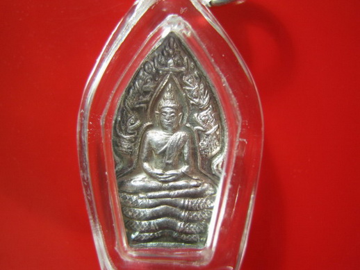 พระปรกใบมะขาม เนื้อเงิน หลวงปู่หมุน ฐิตสีโล รุ่นเสาร์ ๕ บูชาครู เลี่ยมพร้อมคะ