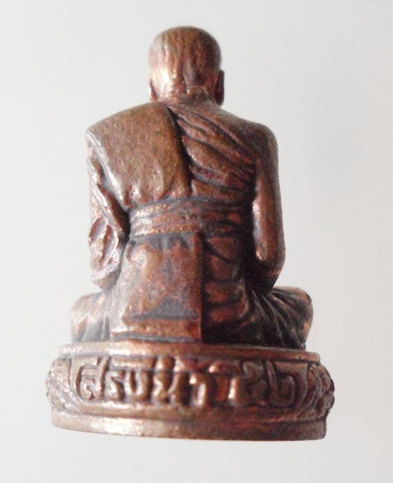 รูปเหมือนหลวงปู่คำบุ วัดกุดชมภู จ.อุบลราชธานี รุ่นสรงน้ำ 52 ฐานอุดผงจีวร , เกศา , ชานหมาก