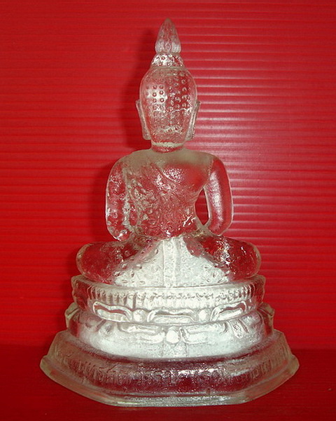 ** พระแก้ว 25 พุทธศตวรรษ รุ่นพิเศษเสาร์ห้า สีแก้วใส หายากค่ะ **