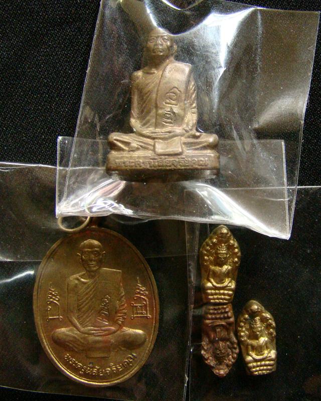 1 ชุด 5 องค์ หลวงพ่อโอด วัดจันเสน จ.นครสวรรค์ ฉลองมณฑป ปี 2536 รูปเหมือนปั๊ม,เหรียญ,ปรกจ้อย เชิญครับ