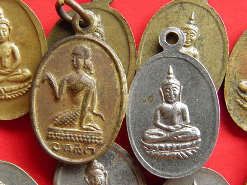 ราคา วัดใจ 10 เหรียญ นางกวักหลังพระพุทธ หลวงพ่อจง วัดหน้าต่างนอก จ.อยุธยา อัลปาก้า+ทองฝาบาตร