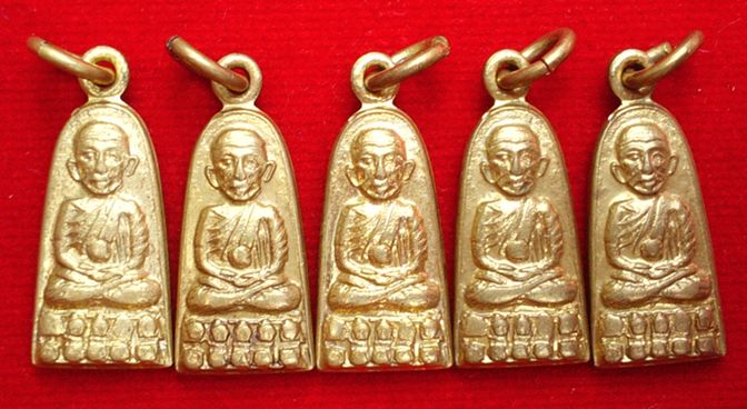 วัดดู 5องค์ที่ 99- ที่เหลือใส่ต่อเองดู  >> หลวงปู่ทวด ปี08 เนื้อกระไหร่ทอง รุ่นทะเลซุง