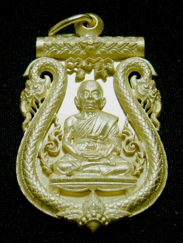 เหรียญหลวงพ่อคุณ เบอร์ 1590 เนื้อทองระฆัง เสมาฉลุ ยกองค์ เลื่อนสมณศักดิ์ พระเทพวิทยาคม 