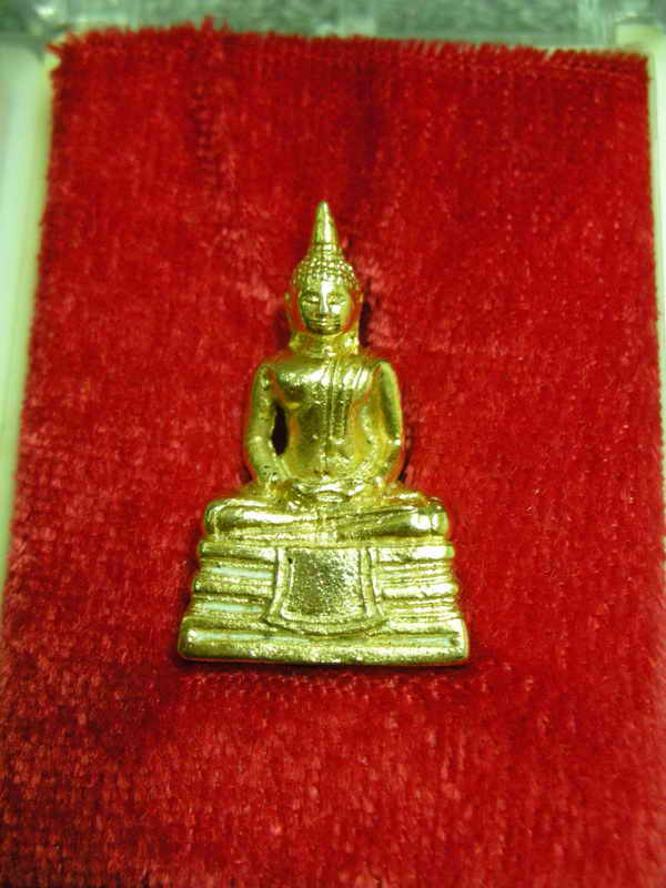 หลวงพ่อโสธร ลอยองค์ กะไหล่ทอง 2530 กล่องเดิม ไม่แพง