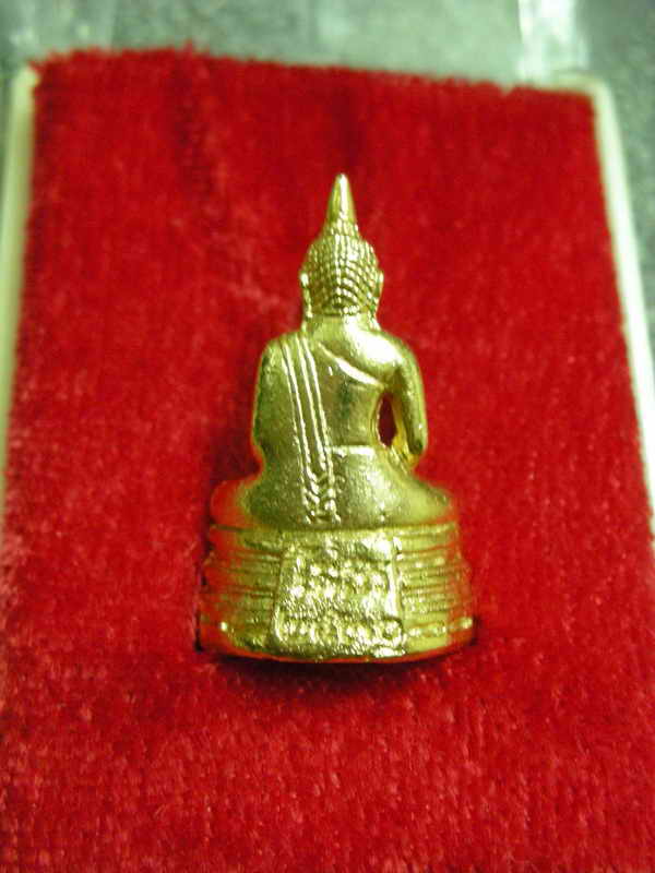 หลวงพ่อโสธร ลอยองค์ กะไหล่ทอง 2530 กล่องเดิม ไม่แพง