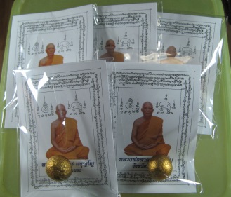 ลูกอมเมตตามหานิยม ปลุกเสกโดยหลวงพ่อสาคร วัดหนองกรับ จัดให้ 5 ลูก 