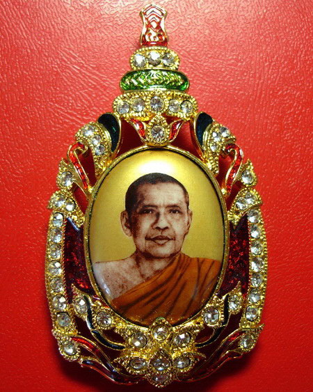 * ล็อกเก็ตฉากทอง หลวงพ่อฤาษีลิงดำ วัดท่าซุง กะไหล่ทองลงยา สวยมากค่ะ *