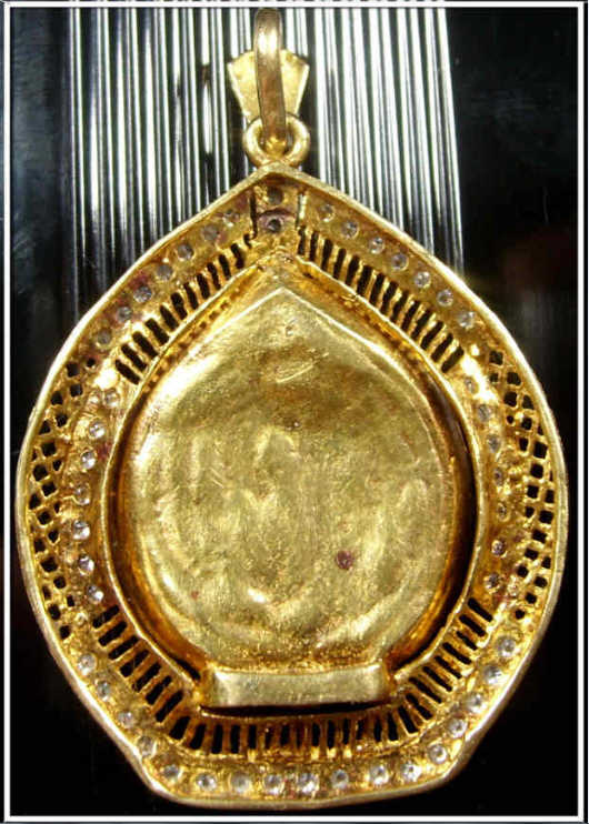 จึ้ทองคำล้อมเพชร พระโพธิสัตว์ เจ้าแม่กวนอิม ปางพันมือ ทองคำ22กรัม เพชร0.96กะรัต (ปิดถูกกว่าในห้าง)