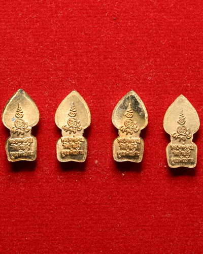 พระปรกใบมะขาม เนื้อทองแดง รุ่น คูณพันล้าน หลวงพ่อคูณ วัดบ้านไร่ 4 องค์ ครับ 3