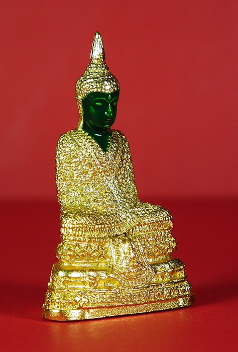 รูปหล่อพระแก้วมรกต (ฤดูหนาว) กะไหล่ทอง อุดมวลสารมงคล กล่องเดิมครับ 