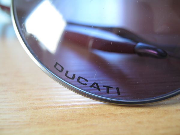 Oakley Ducati ไม่รู้ว่าแท้หรืองานเกรดAครับ วัดใจ