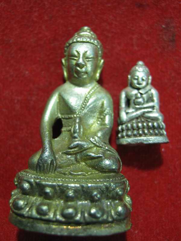 กริ่ง + ชัยวัฒน์ รุ่นอุดมความสุข หลวงปู่คำพันธ์ ปี40 กล่องเดิม .....สวย ๆๆ ....เลข ...กล่อง 