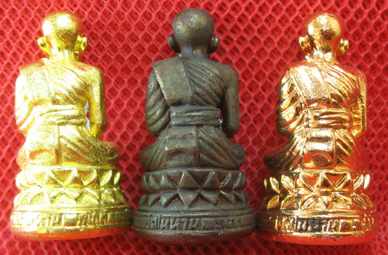 หลวงปู่ทวด พิมพ์บัวรอบ 3 องค์ เนื้อเปียกทอง เนื้อนวะ เนื้อสตางค์เเดง วัดในหาน จ.ภูเก็ต 