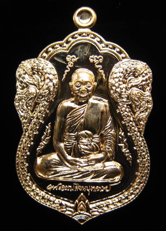 **หมายลข 221 เหรียญใบเสมาเศรษฐีใหญ่ หลวงพ่อจรัญ เนื้อทองเทวฤทธิ์ หมายเลข 221 เคาะเดียวแดง**