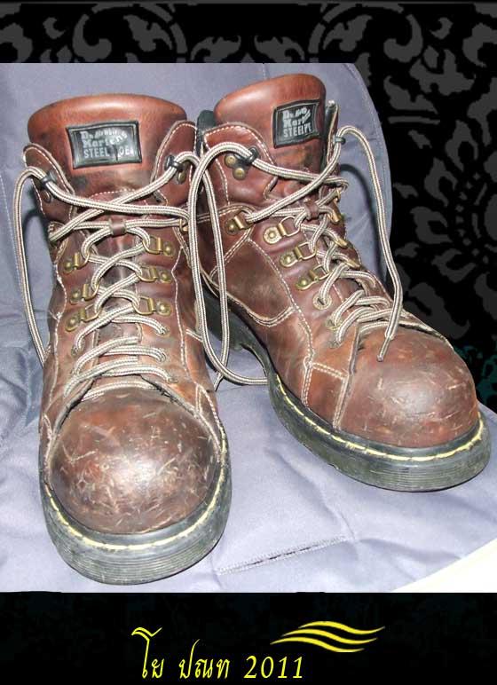 ขายรองเท้ายี่ห้อ : Dr.Martens หัวเหล็ก made in England แท้ มือ 2