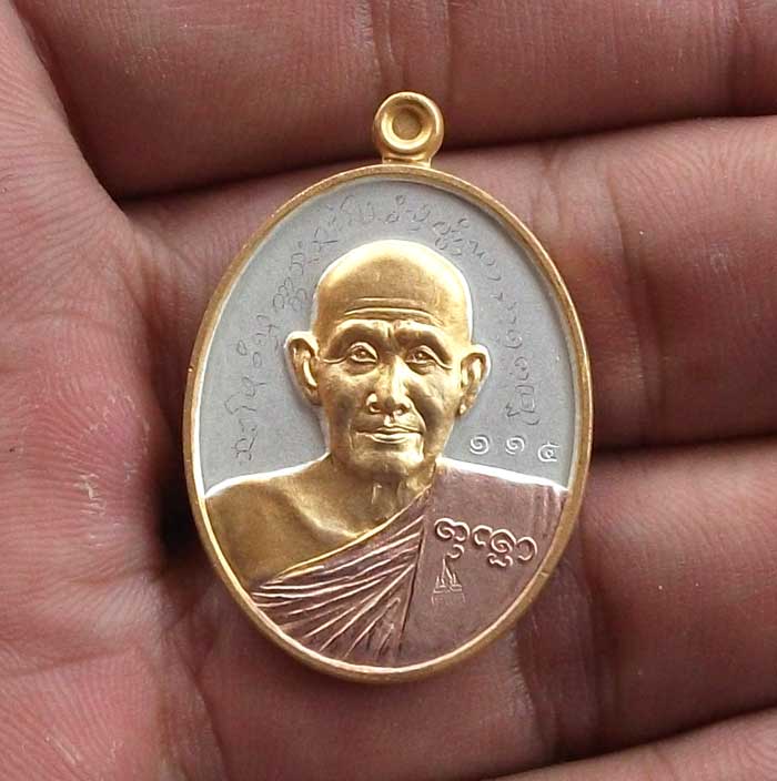 เหรียญหลวงปู่บุญหลาย อัคคจิตโต รุ่นแรก เนื้อสามกษัตริย์ จารเต็ม สวยๆ 