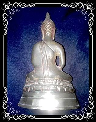 พระบูชาเนื้อทองเหลือง ไม่ทราบที่ ฐานกว้าง 4.5 นิ้ว สูง 7 นิ้ว ครับ // วัดใจเริ่มที่ 300 ครับ