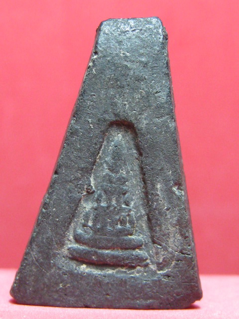 พระอู่ทองออกศึก"รุ่นจงอางศึก"เนื้อดำปี2510 (บูชาแทนผงสุพรรณได้เลยครับ)