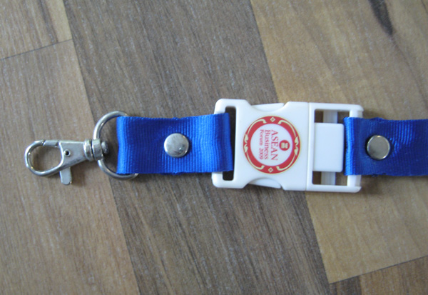 สร้องคล้องบัตร แถมFlash drive2Gig