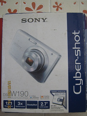 กล้องถ่ายรูปโซนี่ ใหม่ๆพร้อมคู่มือกล่องเดิมๆที่ชาตแบต เคาะเดียว 700.-