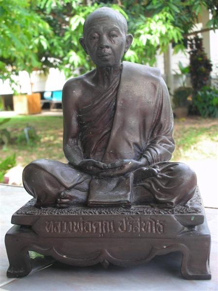 พระบูชาหลวงพ่อคูณรุ่นเมตตามหาลาภปี37