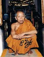 เหรียญหลวงพ่อคูณ รุ่นสร้างกุฏิสงฆ์ วัดปรก ห่วงเชื่อม เนื้อทองแดง หมายเลข ๕๓๓๒