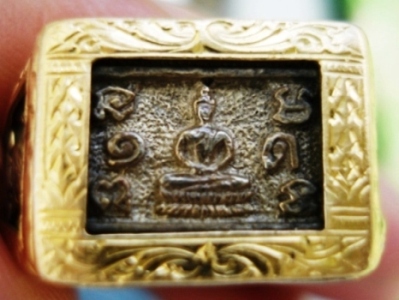 แหวนหลวงปู่ดู่ ปี32 เลี่ยมทองหนักประมาณ 50 สต 