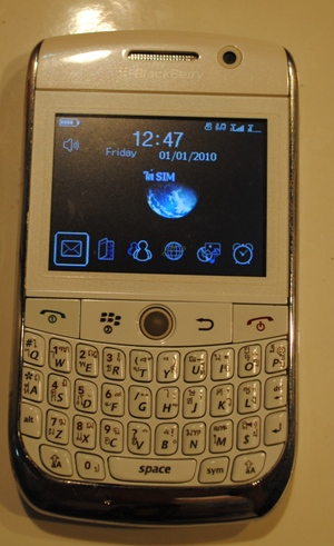 BlackBerry Curve 8900 ของจีน 2 ซิม ดูทีวีได้นะครับ สภาพดี พร้อมที่ชารท์แบตครับ เคาะเดียวครับ