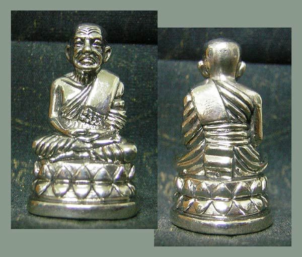  หลวงปู่ทวดบัวรอบ พิมพ์ใหญ่เนื้ออัลปาก้า รุ่นนารายณ์แปลงรูป 1 องค์ นัมเบอร์ 4726