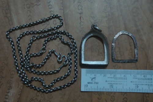 สร้อยเงิน 3 ห่วง พร้อมกรอบเงินลงยา
