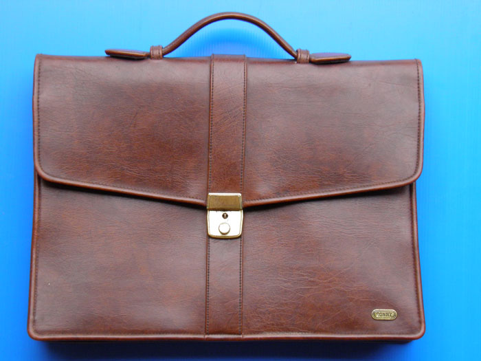กระเป๋าถือ หนังแท้สีน้ำตาล BONNY ขนาดประมาณ 38 x 28 ซม.