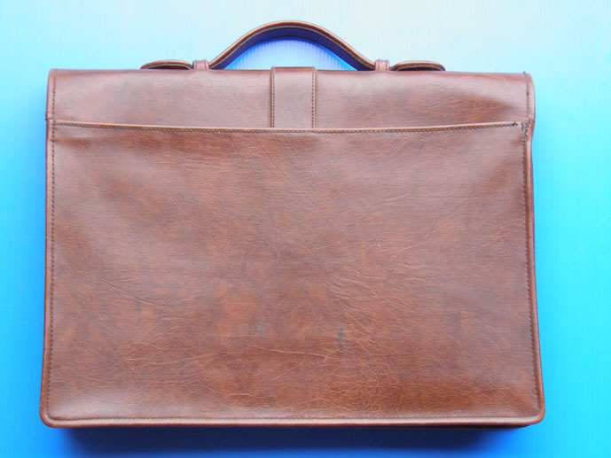 กระเป๋าถือ หนังแท้สีน้ำตาล BONNY ขนาดประมาณ 38 x 28 ซม.