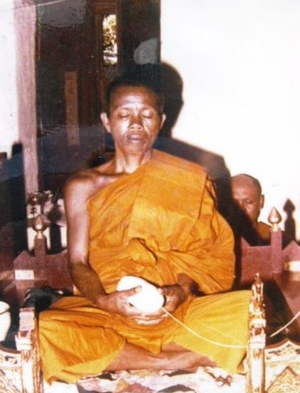 รูปเหมือนปั้มหลวงพ่อคูณวัดพายัพเนื้อเงิน หมายเลข  560