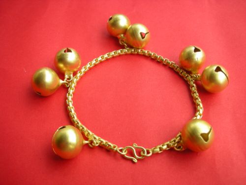 สร้อยข้อมือสุภาพสตรีทำจากเหรียญสตางค์ เริ่มที่ 99 บาท
