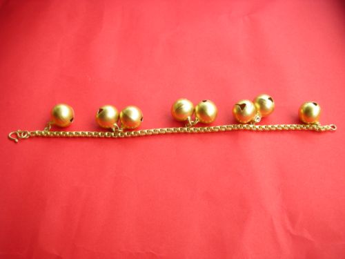 สร้อยข้อมือสุภาพสตรีทำจากเหรียญสตางค์ เริ่มที่ 99 บาท