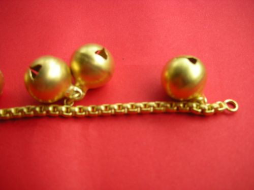 สร้อยข้อมือสุภาพสตรีทำจากเหรียญสตางค์ เริ่มที่ 99 บาท