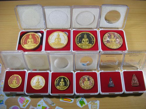หลวงพ่อโสธร รุ่นทองประทาน ครบเซ็ต 1,500 บาท