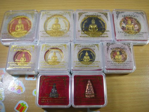 หลวงพ่อโสธร รุ่นทองประทาน ครบเซ็ต 1,500 บาท