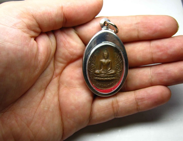 เหรียญพระปางมารวิชัย กนกข้าง พร้อมกรอบ รวมส่ง