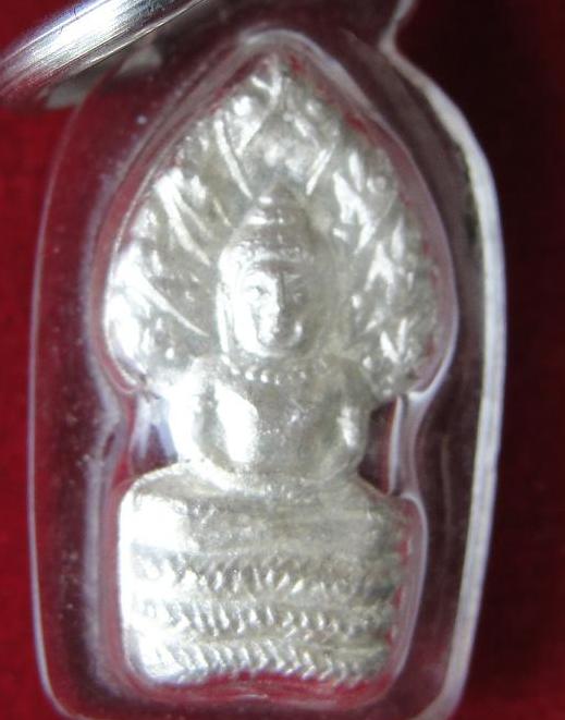 หลวงพ่อคูณ ปรกใบมะขามคูณพันล้านเนื้อเงิน