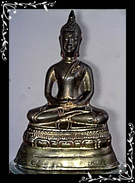 พระบูชาเนื้อทองเหลือง ฐานกว้าง 4.5 นิ้ว สูง 7 นิ้ว ครับ // วัดใจ 100 เดียวเบาๆครับผม